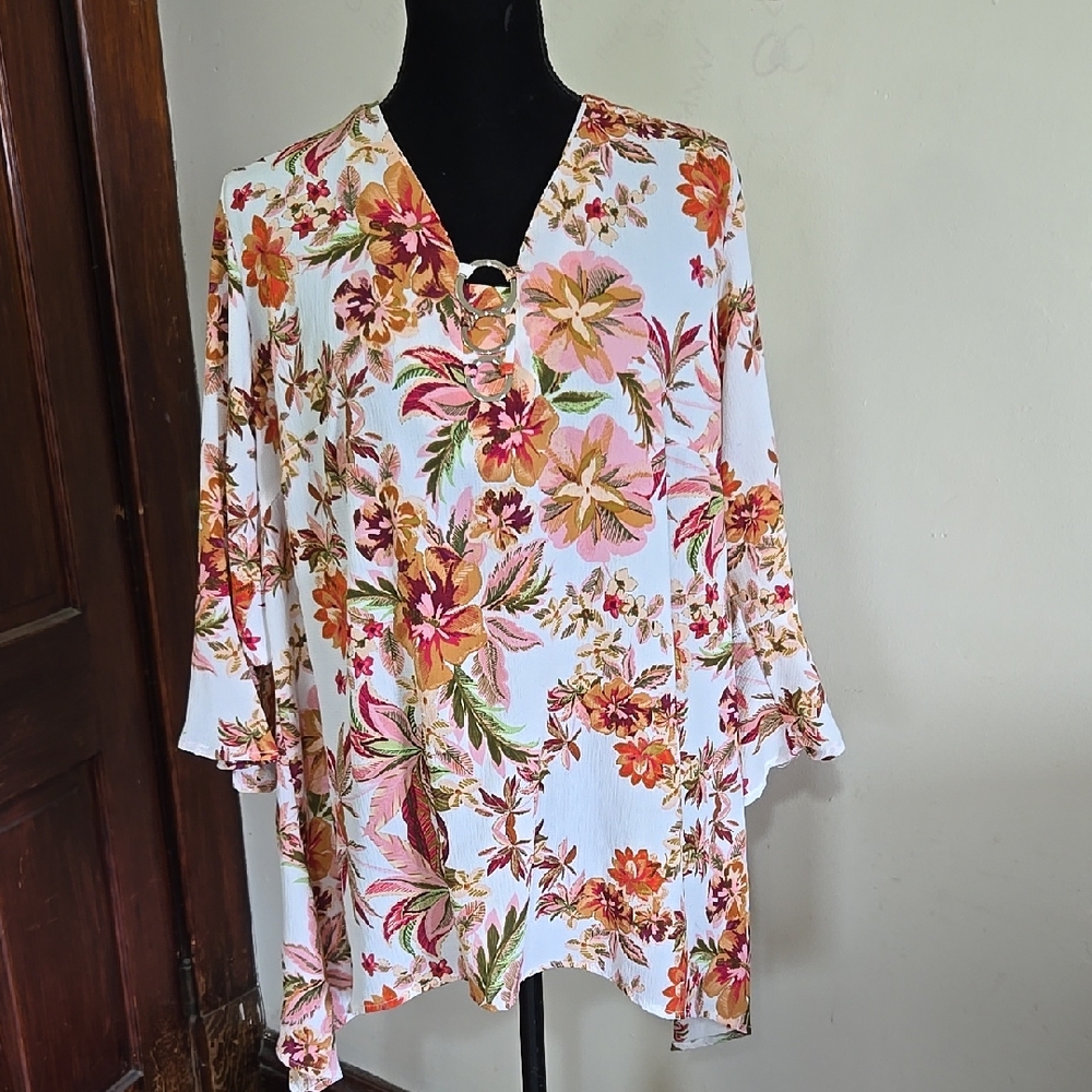 Relativity Floral V-Neck Women's Top Sz 3x  A-Line Hem Gold Ring Embelishment
